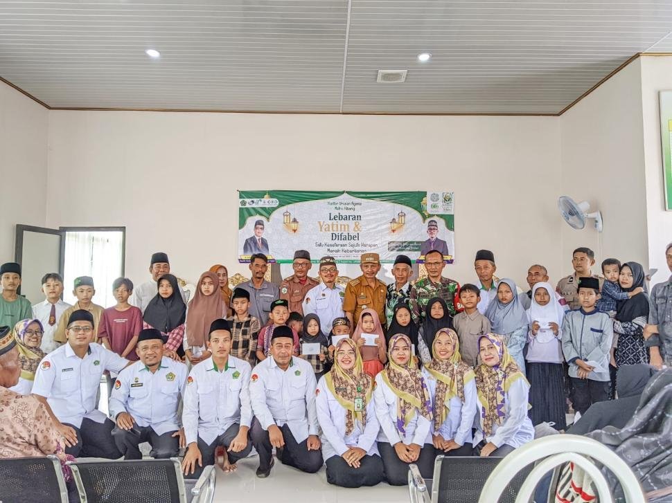 Muharram Damai di Metro Kibang, KUA Berbagi Santunan untuk Anak Yatim dan Difabel