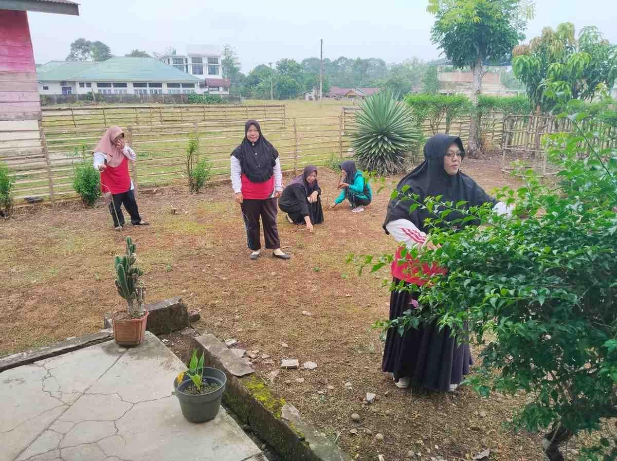 KUA Kecamatan Kota Padang Setiap Jum'at Pagi Aktif Goro-Goro Taman