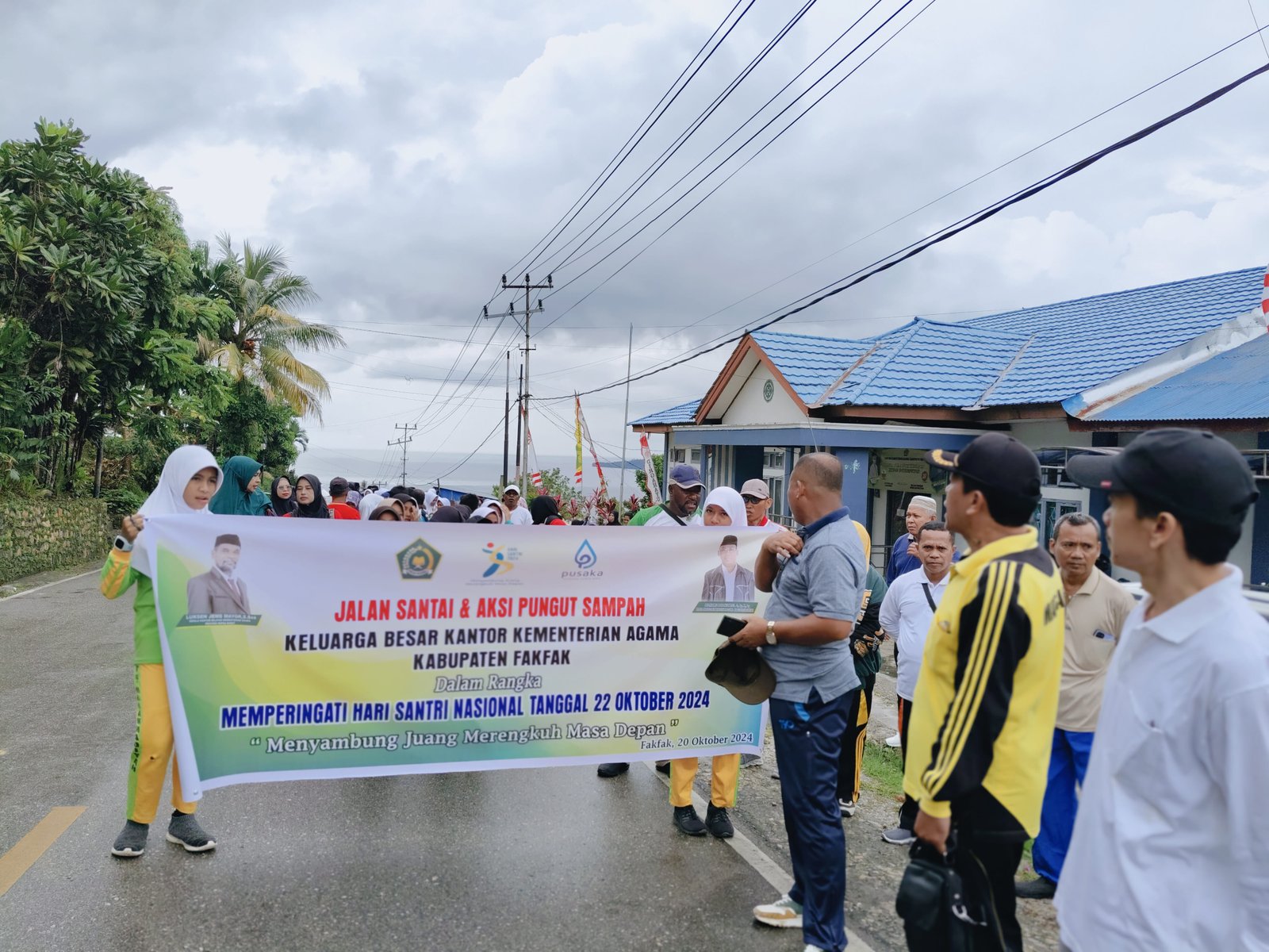 Hari Santri Nasional Kemenag Kab.Fakfak Awali Jalan Santai 