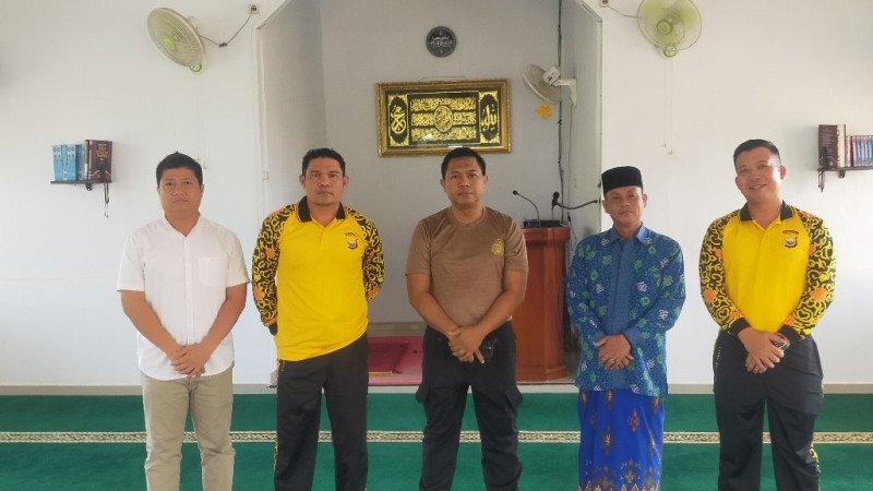 Penghulu KUA Kecamatan Merigi Sakti Gugah Kesadaran Umat dalam Perang Melawan Kemungkaran di Masjid POLRES Bengkulu Tengah