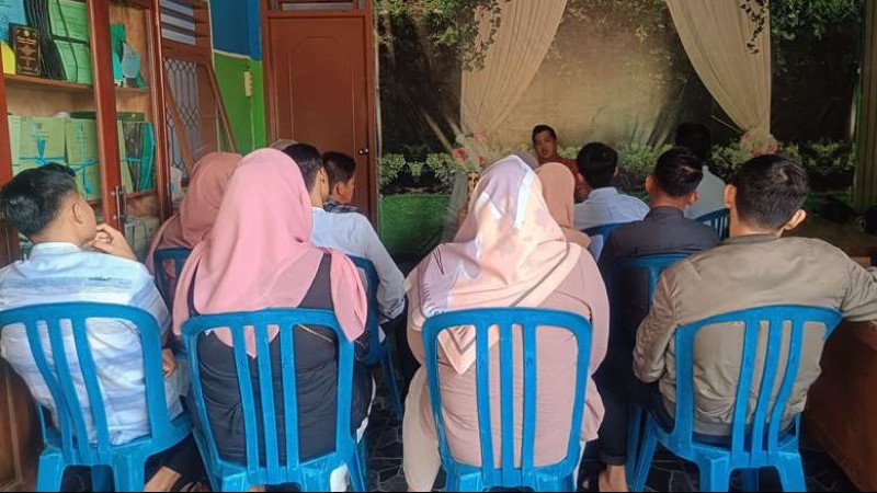 Bimbingan Pra-Nikah, Ka.KUA Gading Cempaka Bekali Catin Materi Kesiapan Menikah