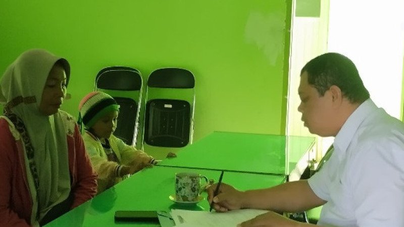 Warga Desa Margo Mulyo Konsultasi Dan Mendaftarkan Pernikahan Di KUA Pondok Kubang