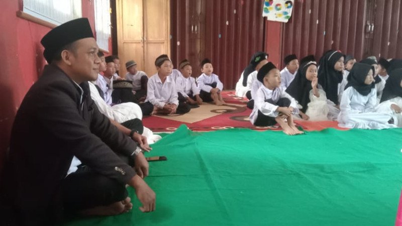 Sampaikan Tausiah, Kepala KUA Bermani Ilir Ajak Anak -Anak Teladani Rasulullah