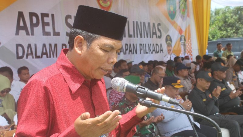 Kepala KUA Kec. Talang Empat Pimpin Doa pada Apel Siaga Satlinmas Persiapan Pilkada 2024