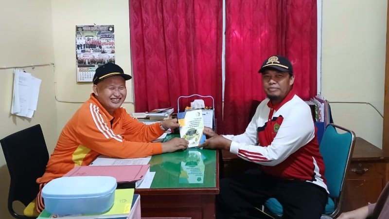 Penghulu dan Penyuluh Agama Islam KUA Sindang Kelingi Kunjungi Kan. Kemenag Kab. Rejang Lebong untuk Pelajari Aplikasi SIWAK