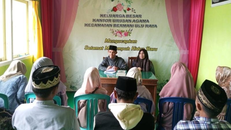 Enam Pasang Catin Ikuti Pembekalan Pra-Nikah di KUA Bermani Ulu Raya