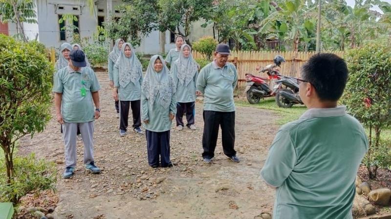 Laksanakan Apel Pagi, Kepala KUA Sukaraja: Terus Semangat, Menuju HAB Kementerian Agama Ke-79