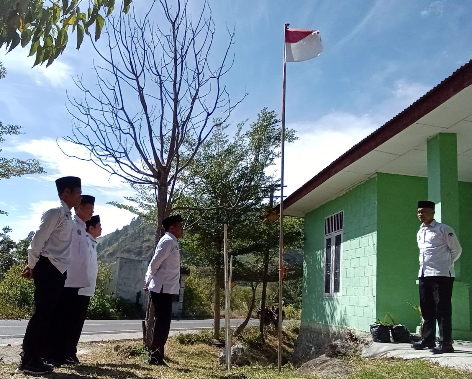 KUA Silahisabungan Gelar Apel Pagi, Kepala KUA Ingatkan Pentingnya Kedisiplinan