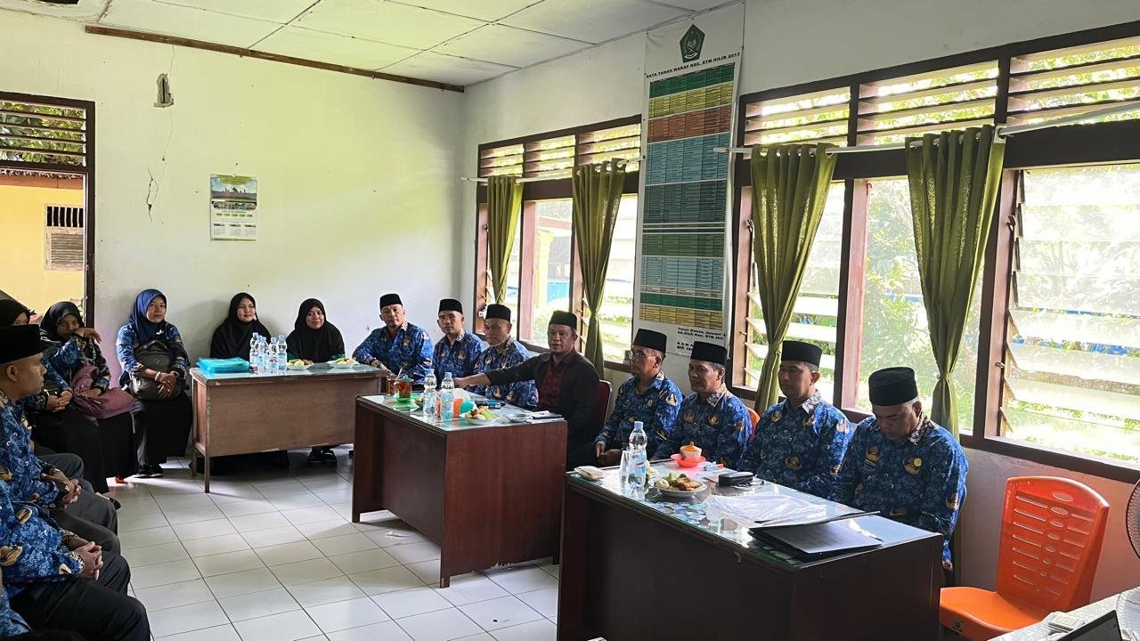 Kasi Bimas Islam Kemenag Kab. Deli Serdang Monitoring Triwulan II dan Pembinaan di KUA STM Hilir
