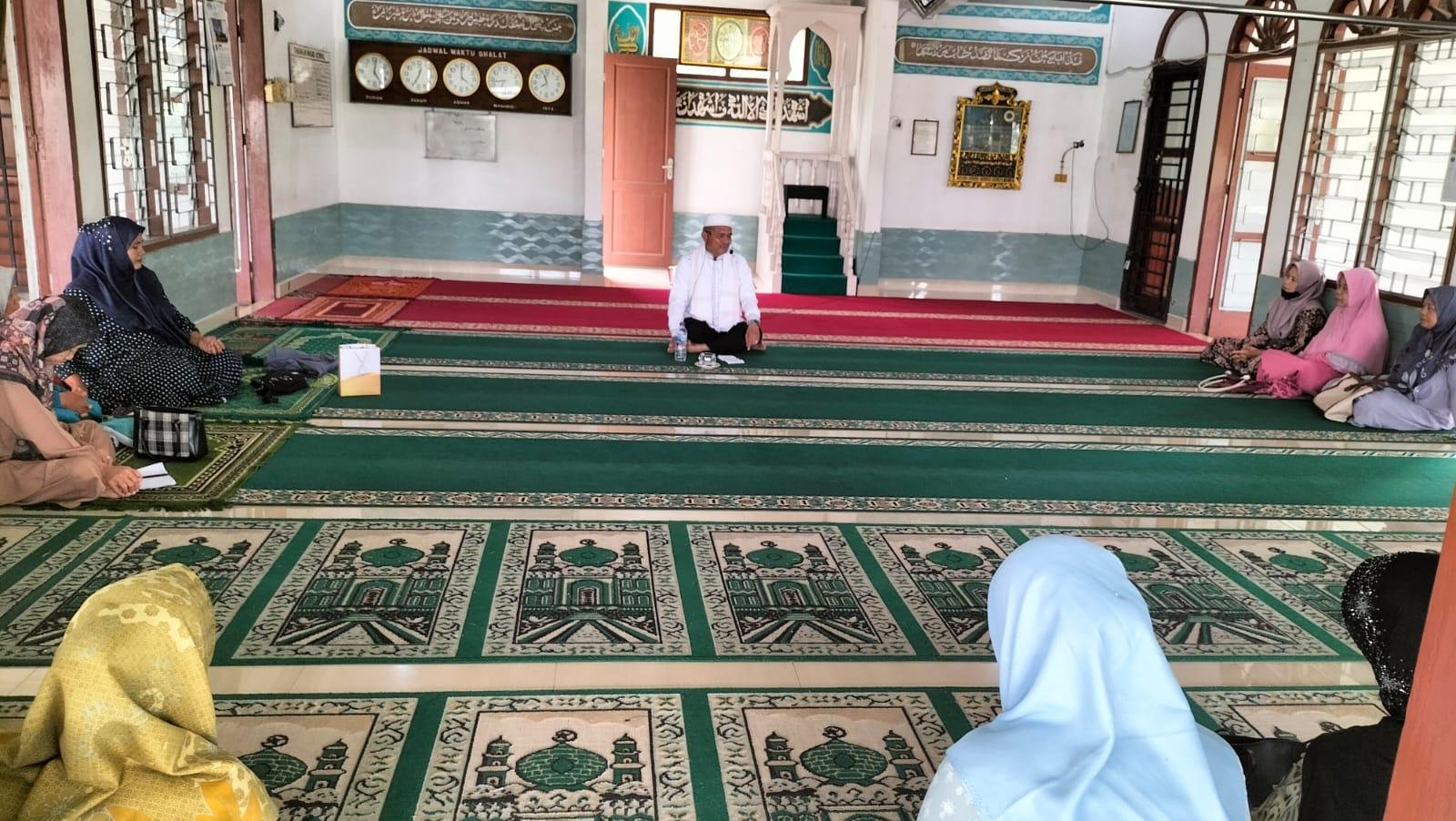 Kepala KUA Pagar Merbau Safari Jumat di Majelis Taklim Uswatun Nisa