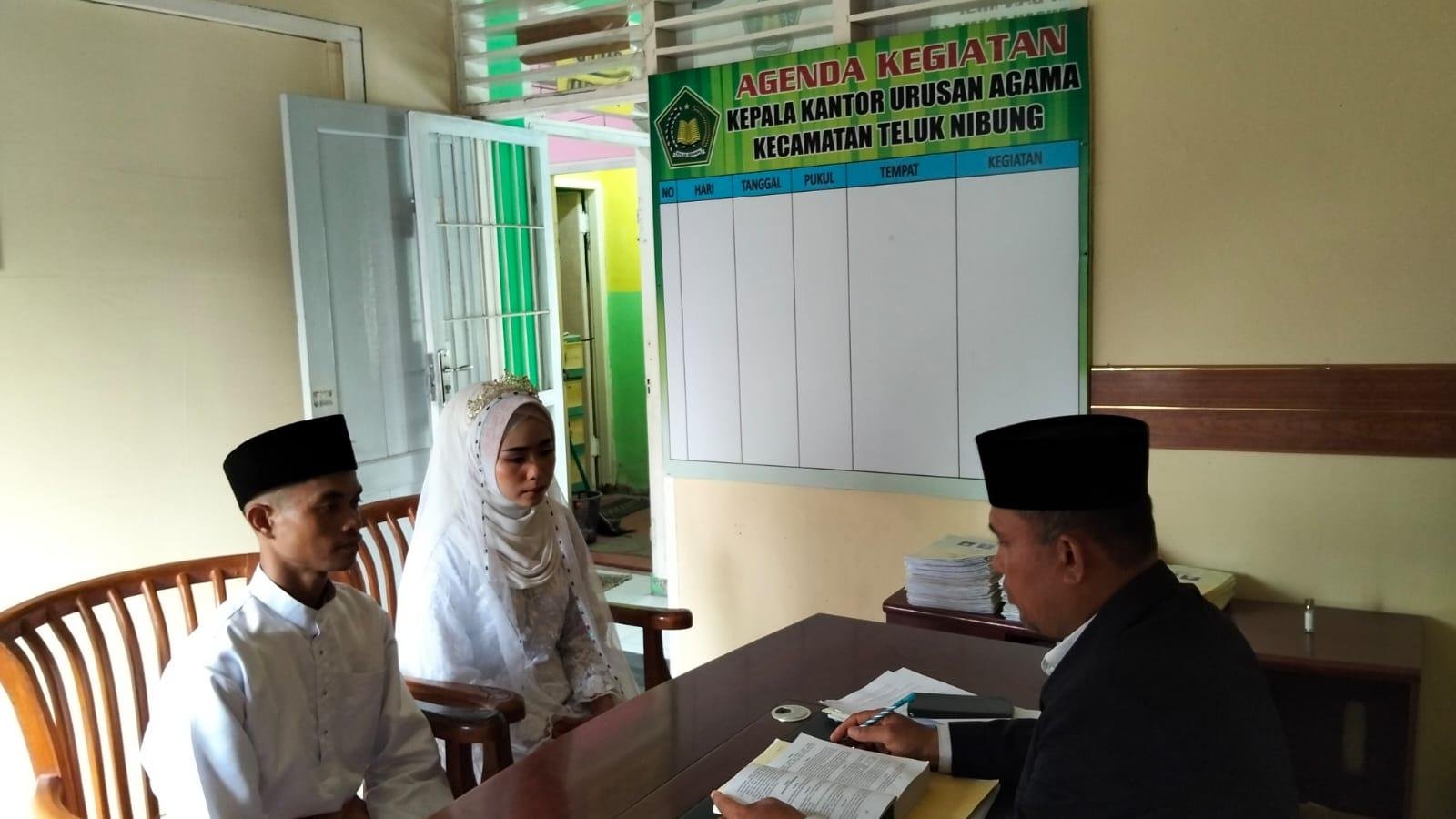 Kepala KUA Teluk Nibung Melakukan Bimwin Mandiri Untuk Penguatan Pasangan Catin