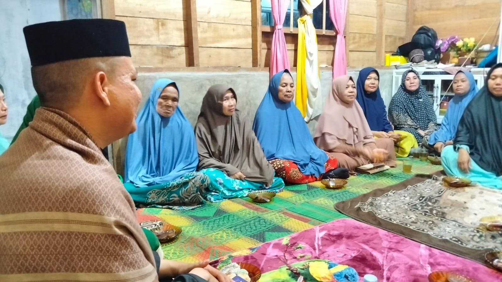KUA Teluk Nibung sampaikan Pesan Pentingnya Menjaga Sholat Dalam Dalam Bimluh Majelis Taklim