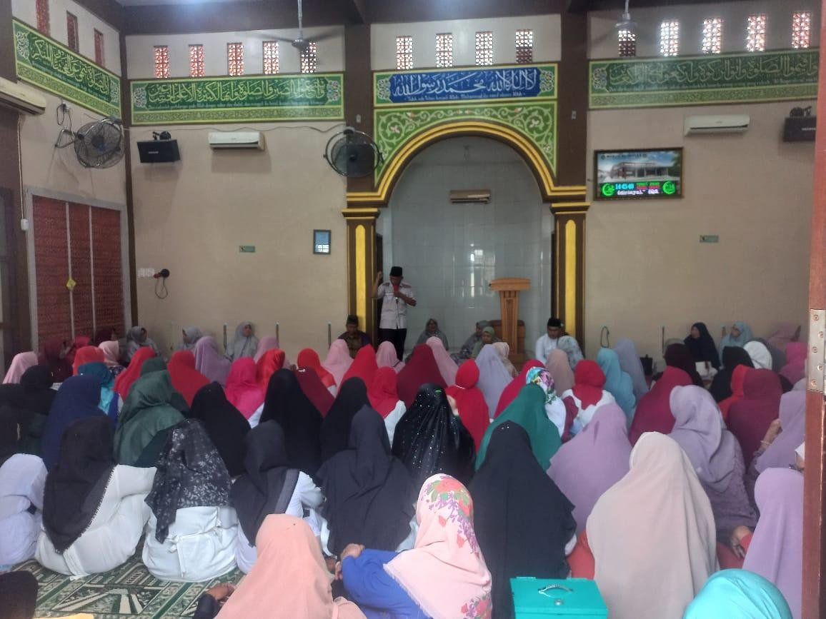 KUA Namo Rambe Sampaikan Pentingnya GAS Kepada Perwiritan Akbar Ibu-ibu