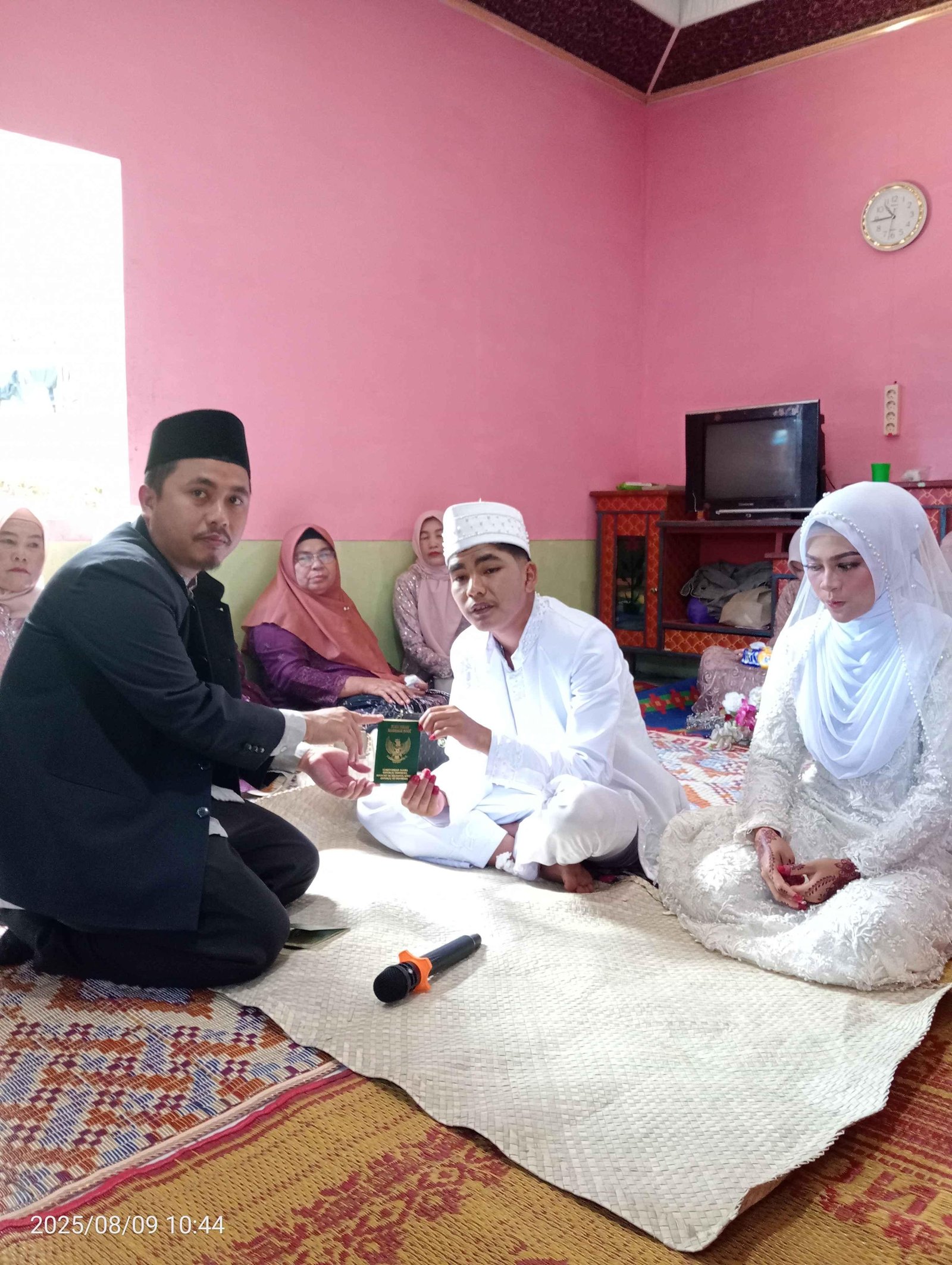 KUA Salak Bimbing dan Sosialisasikan Tips Keluarga Bahagia Pada Pasangan Pengantin