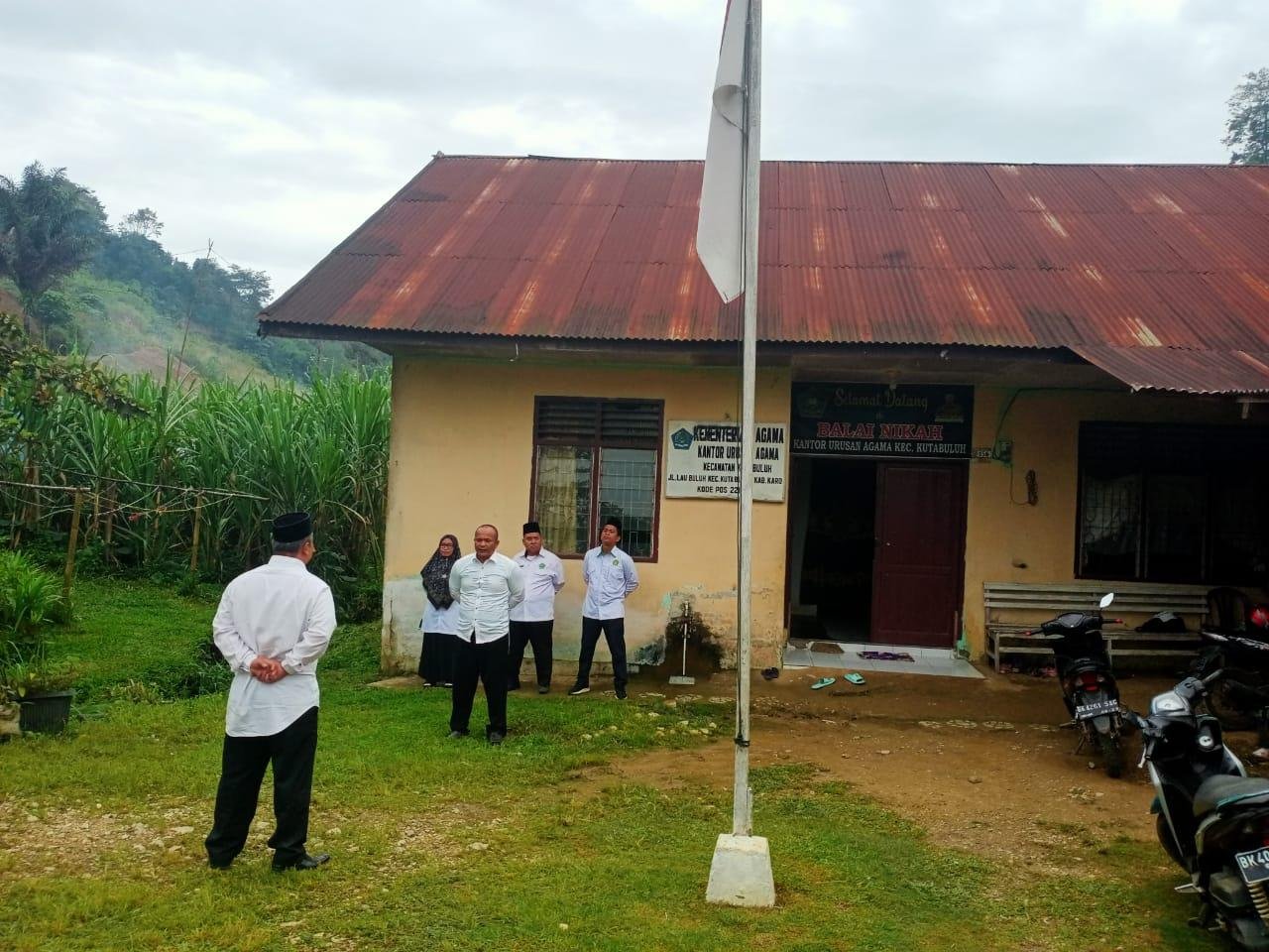 Kepala KUA Kutabuluh Pimpin Apel Senin Pagi, Tingkatkan Semangat Kerja Dan Persiapan HUT RI