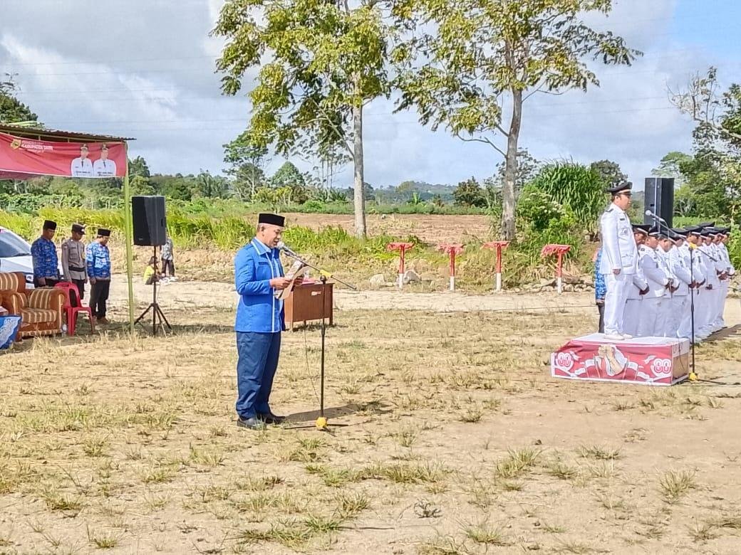 Kepala KUA Parbuluan Hadiri dan Pimpin Doa Pelaksanaan Upacara Hari Kemerdekaan ke-80 RI