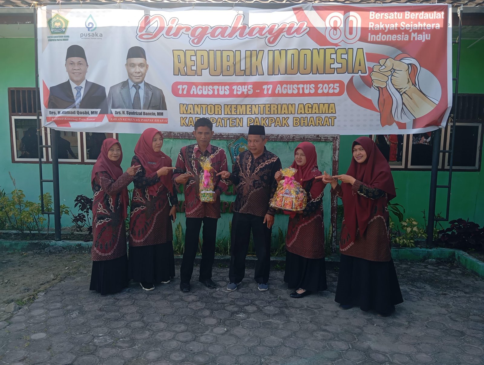 ASN KUA Kecamatan Kerajaan Terima Hadiah Lomba Dalam Rangka HUT ke-80 RI