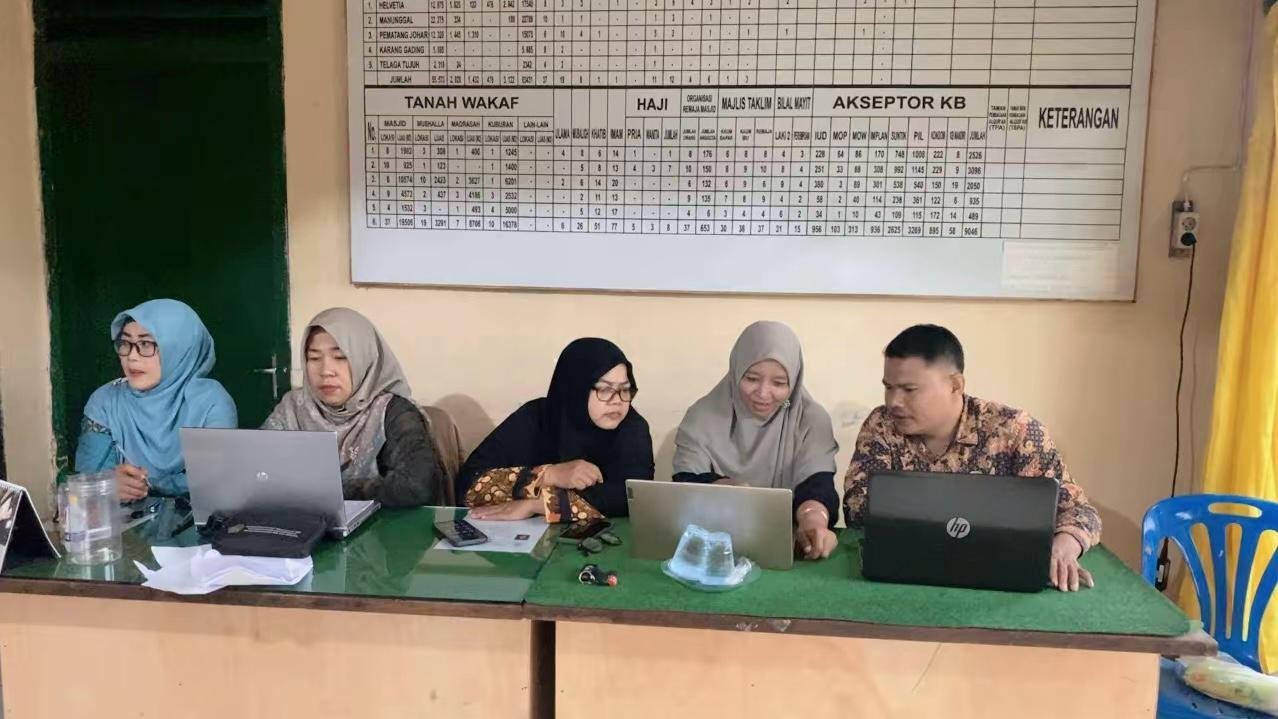 Kepala KUA dan Penyuluh Agama Islam Labuhan Deli memberikan Pelatihan Tata Cara dalam Pengisian E- Kinerja