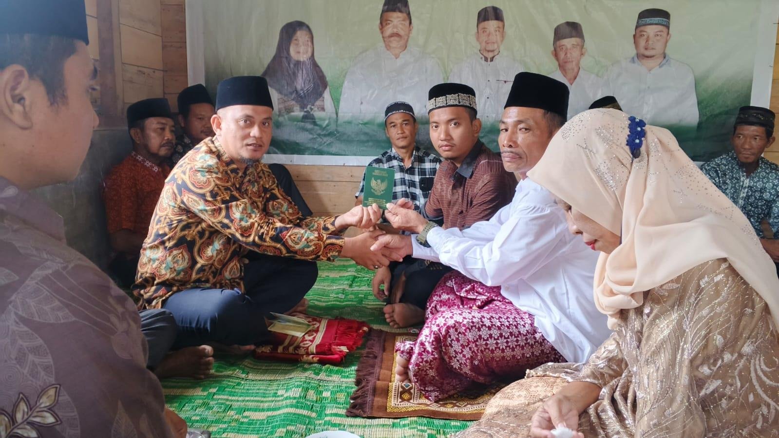 KUA Lahewa Timur Catatkan Pernikahan Perdana, Suasana Bahagia Menggema
