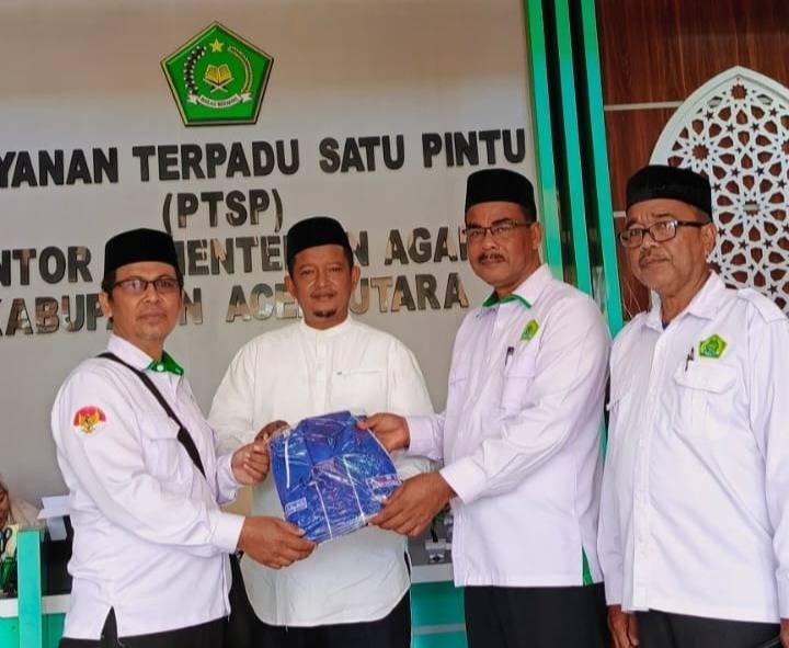 PC APRI Aceh Utara Serahkan Jasket kepada Kemenag Menjelang Muscab