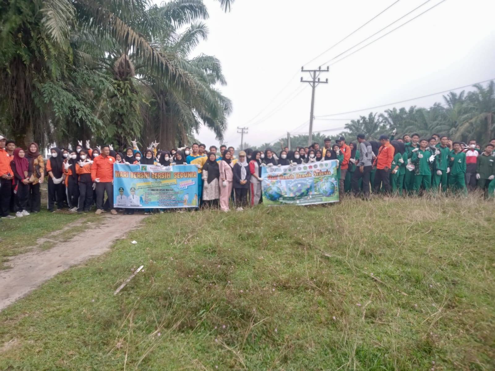 World Cleanup Day 2025: Jajaran KUA Ikut Andil dalam Aksi Bersih-Bersih di Kawasan Bosar Maligas