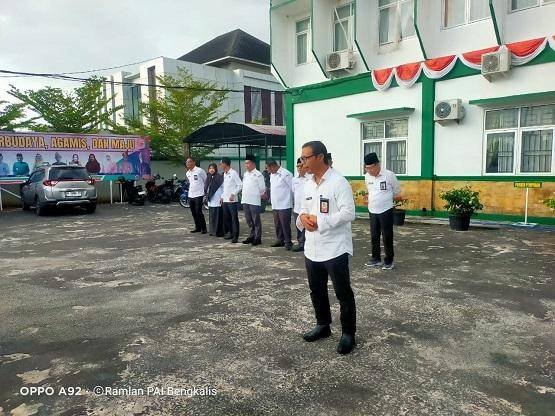 Ka. KUA Bengkalis Pimpin Apel Pagi di Kantor Kemenag Bengkalis