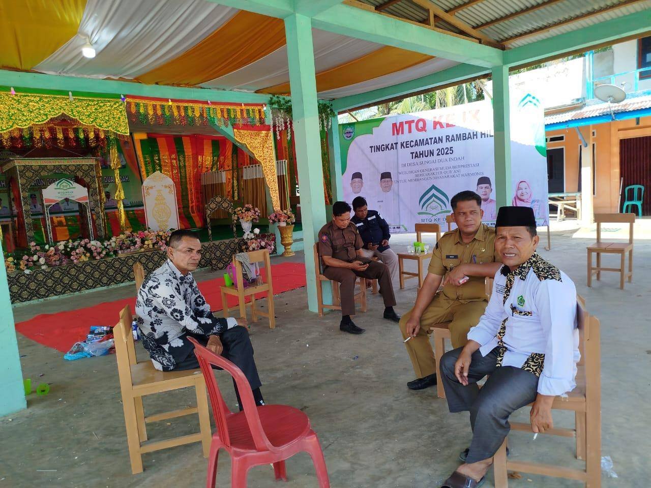 Ka. KUA Rambah Hilir dan Camat Tinjau Lokasi Astaka MTQ di Desa Sungai Dia Indah