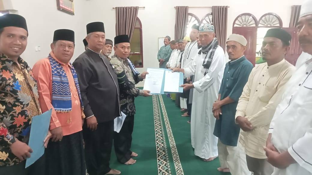 Kepala KUA Sidikalang Kukuhkan BKM dan Majelis Taklim At Taqwa, Tekankan Bekerja Ikhlas
