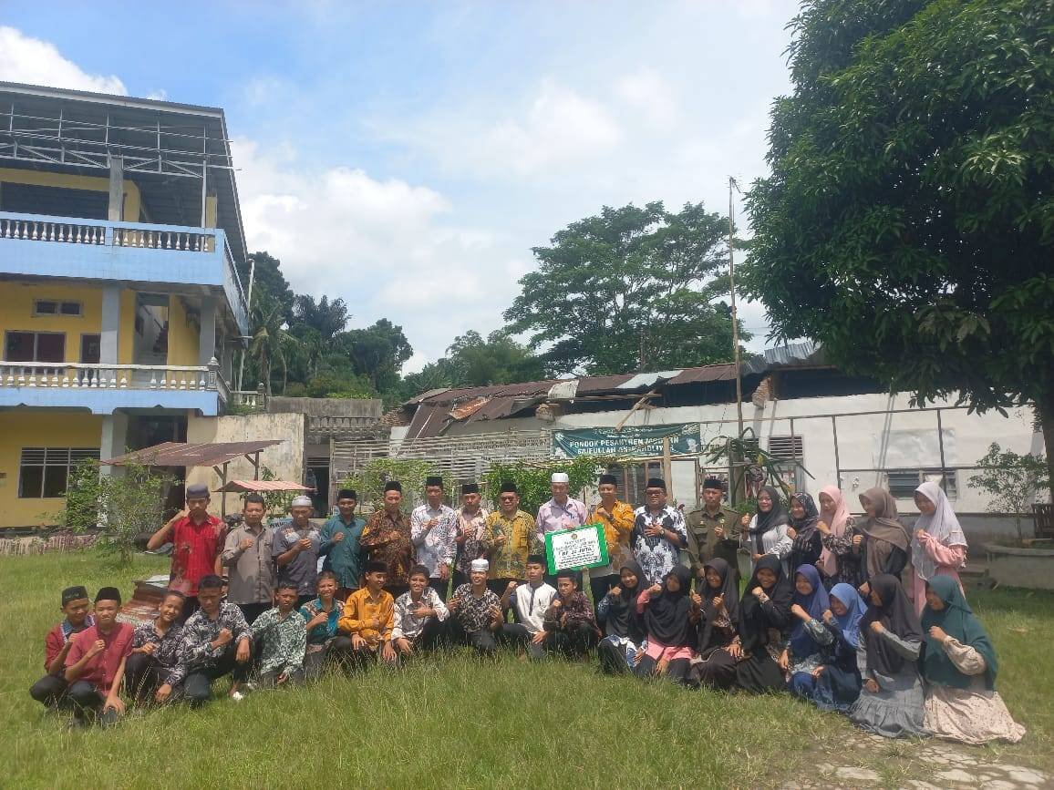 Berikan Dukungan Moral dan Materil, Kepala KUA Namorambe Salurkan Bantuan Bencana