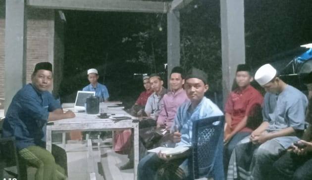Penghulu KUA Lau Ajarkan Pemuda Memahami Konsep Sipokok Kayu Matinggia sebagai Metafora Kosmik Ekoteologi
