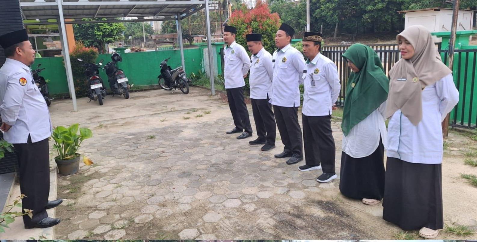 Ka KUA Singingi Hilir Tekankan Disiplin Pegawai Saat Apel Pagi