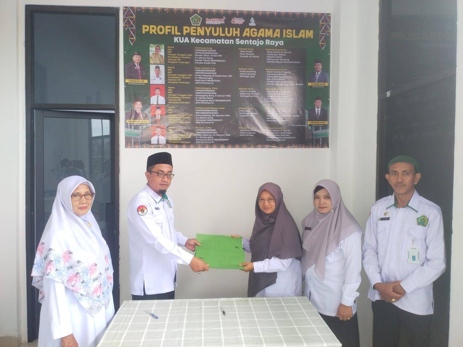 KUA Sentajo Raya dan MTsN 2 Kuantan Singingi MoU di Bidang Keagamaan