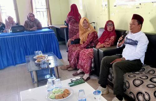 Kepala KUA Kec. Bathin Solapan Berikan Penyuluhan Kepada Tim Penggerak PKK Desa Balai Makam