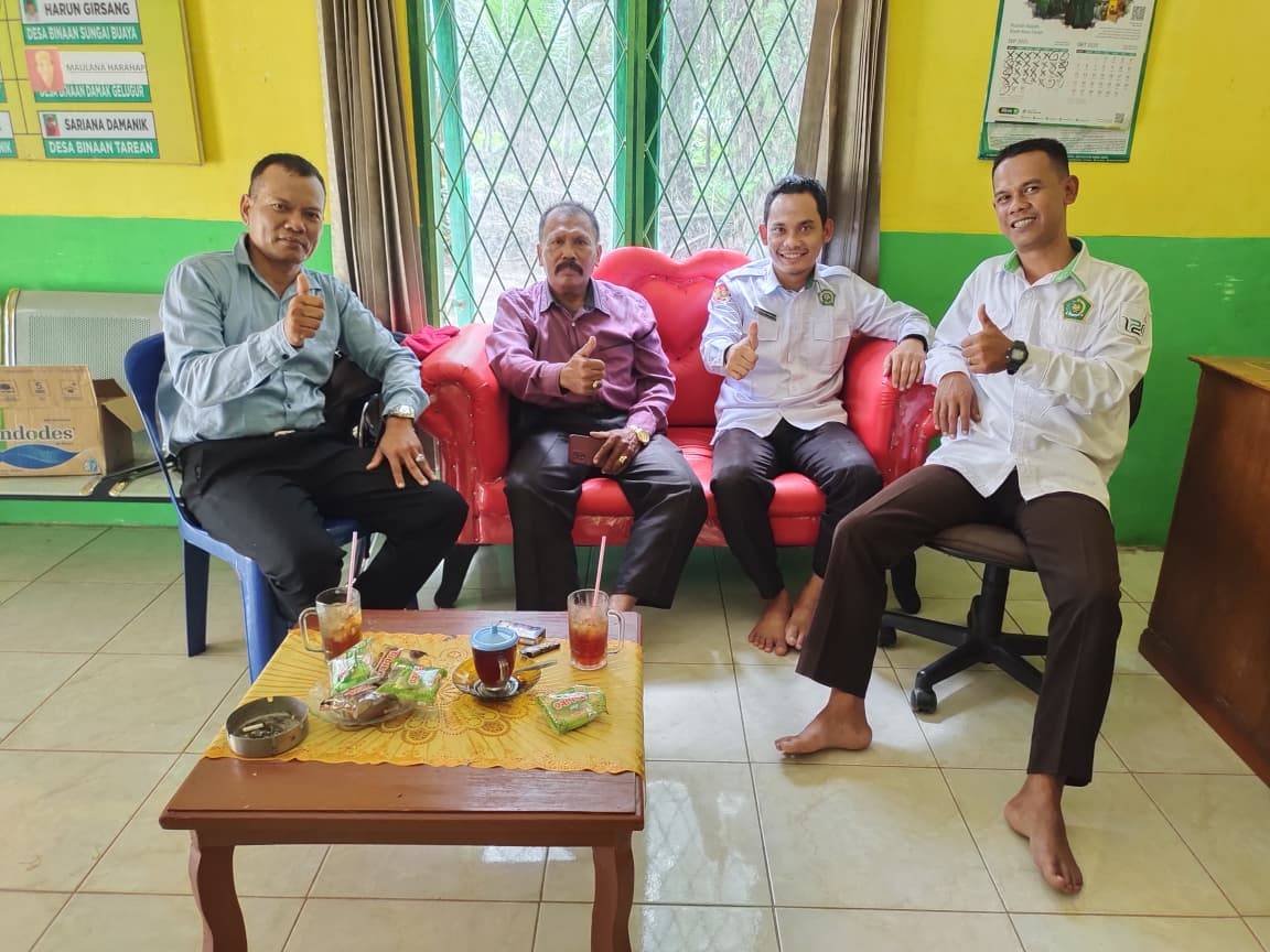 Temu Sapa, Mantan Kepala KUA Silinda Berkunjung Ke Kantor KUA Silinda