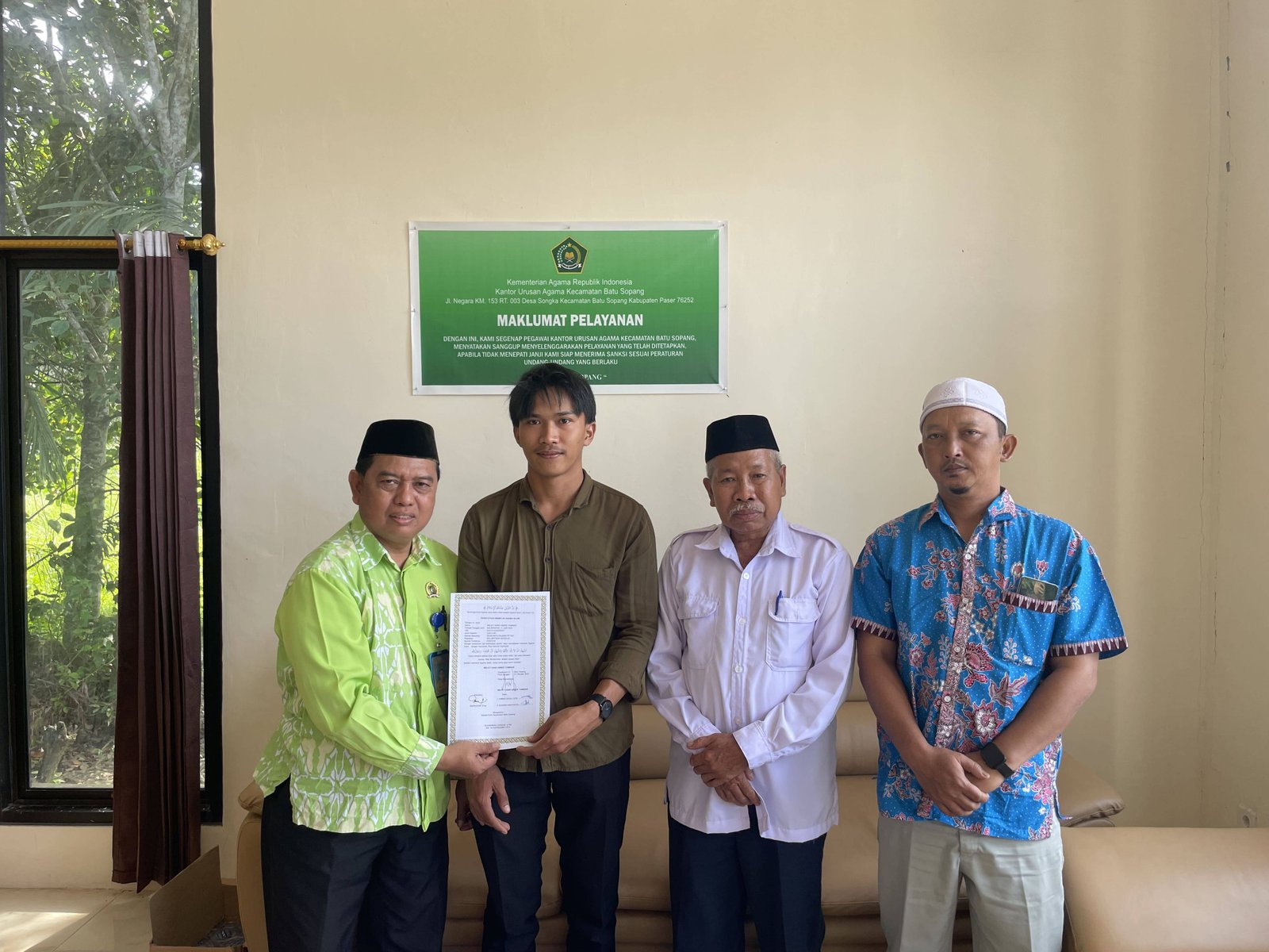  Momen Haru di KUA Batu Sopang: Pemuda Asal Tokare Sambut Hidayah Islam