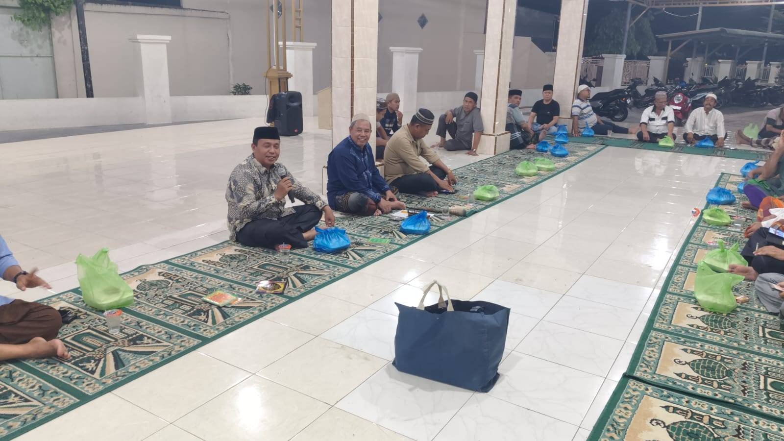 KUA Rantau Utara Sosialisasi Zakat dan Wakaf Pada Jamaah Masjid