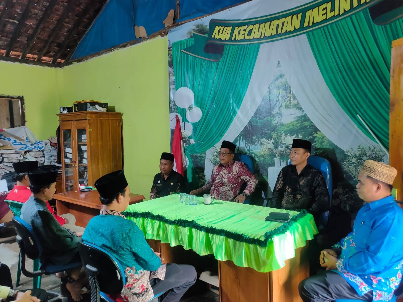 Kepala Kemenag Lampung Timur Tinjau KUA Melinting, Beri Pembinaan Pegawai