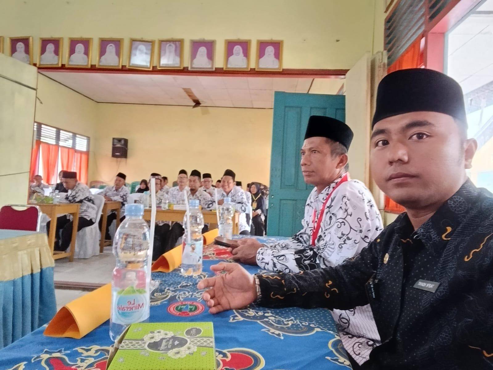 Penghulu Rambah Hilir Hadiri Konferensi PGRI