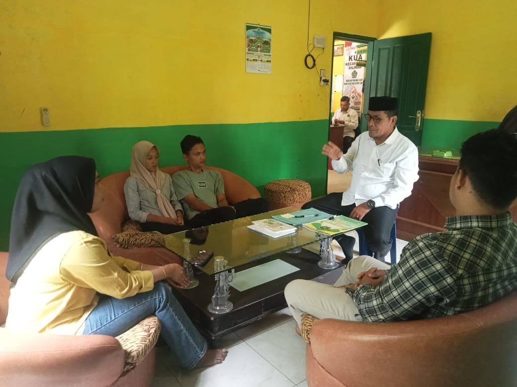 Kepala KUA Silinda Berikan Bimbingan Intensif kepada Dua Pasang Calon Pengantin