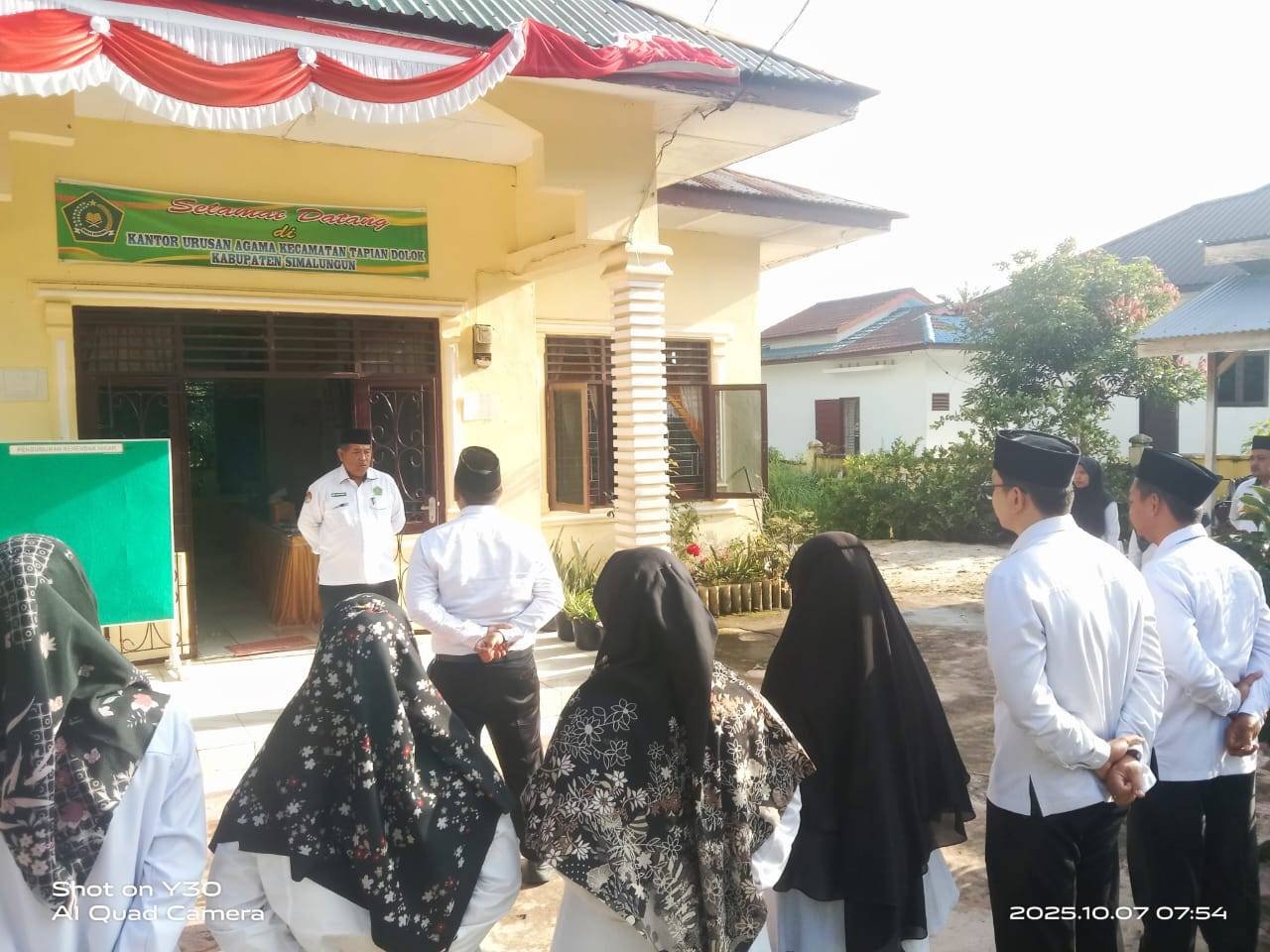 Apel Pagi di Kantor Urusan Agama Kecamatan Tapian Dolok Tingkatkan Disiplin dan Kebersamaan ASN dan PPPK