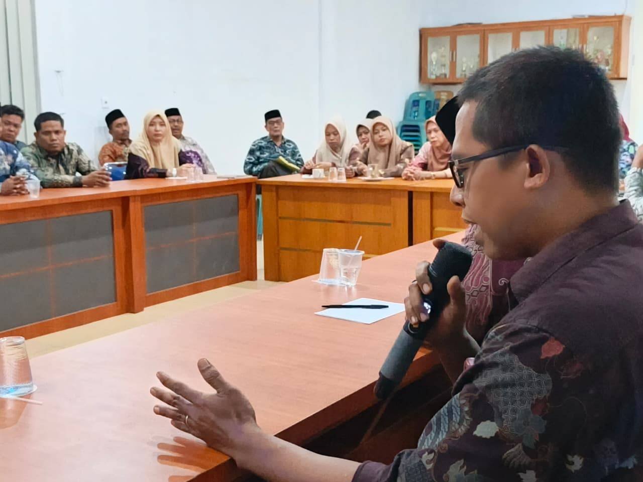 Perkuat Sinergi Layanan, Plt Kepala KUA Bandar Khalifah Ikuti Rapat Koordinasi Lintas Sektoral Pengadilan Agama dan Dukcapil