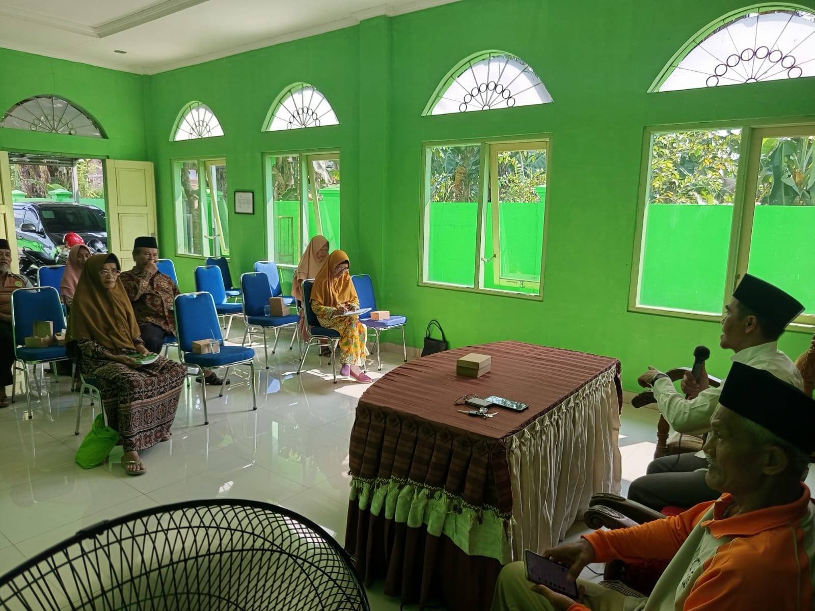 KUA Susukan Gelar Bimbingan Manasik Haji 2025 di Balai Nikah: Ahmad Rofiq Sidqi Sampaikan Materi Pembekalan Calon Jamaah Haji