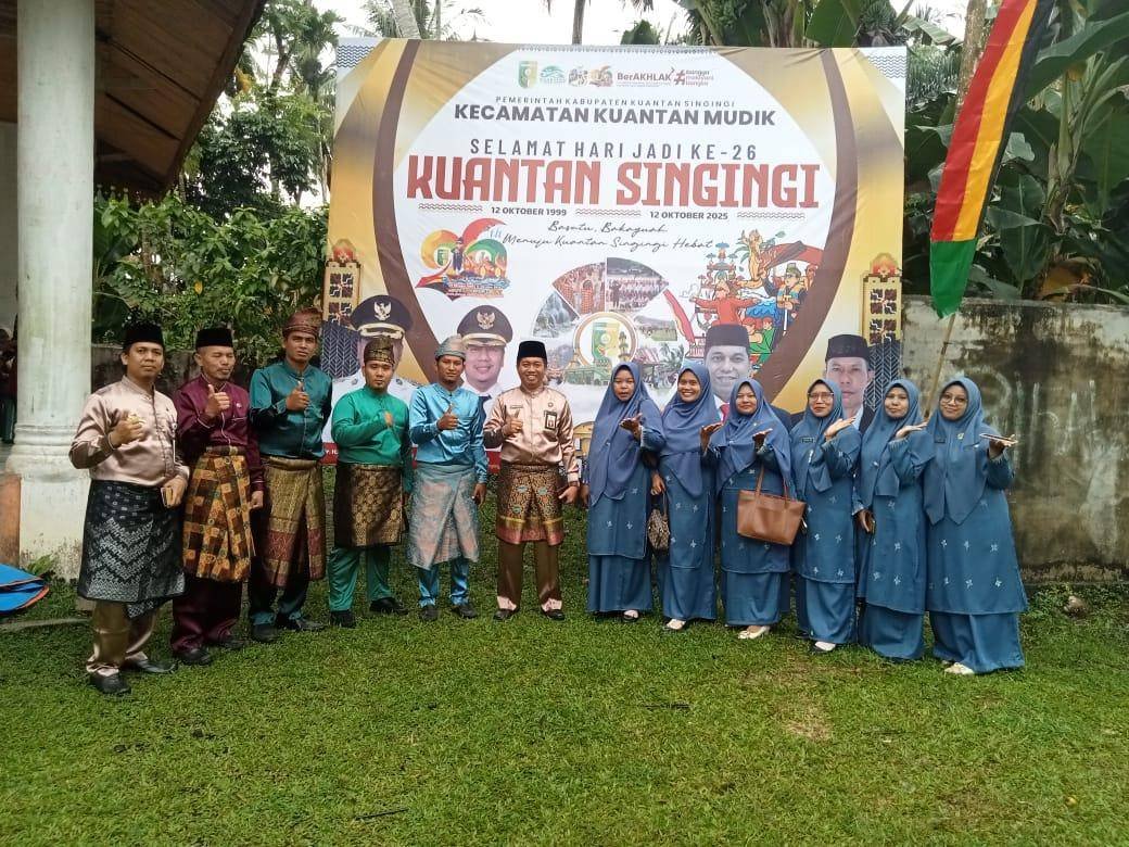 Kepala KUA Kuantan Mudik dan ASN Ikuti Upacara HUT Kuansing ke-26 di Lubuk Jambi