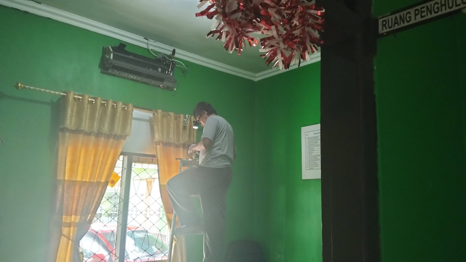 Perawatan Rutin AC Ruang Penghulu KUA Sekampung Udik