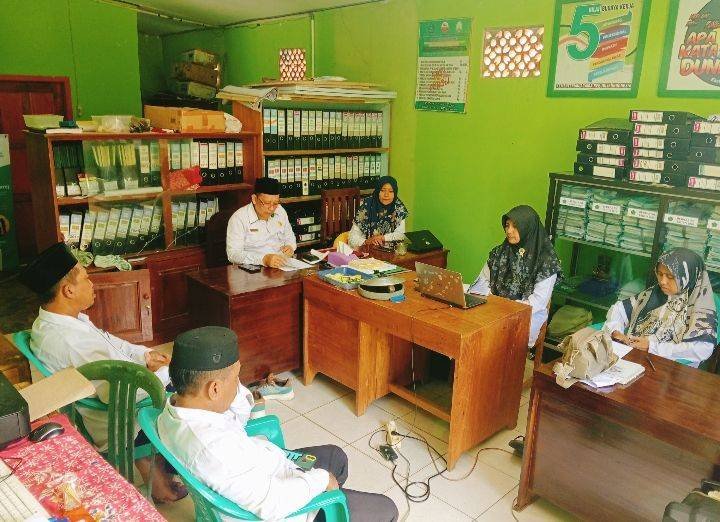 KUA Way Bungur Mantapkan Sinergi dan Program Keagamaan di Rakor Bulanan