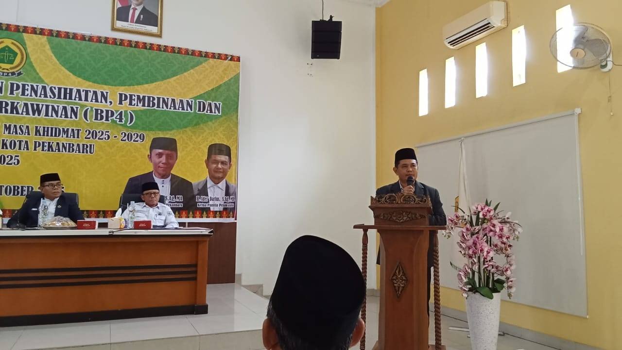 Penghulu KUA Marpoyan Damai, Menjadi Ketua Panitia Pelaksana Pengukuhan BP4 Kec. Se-Kota Pekanbaru.  