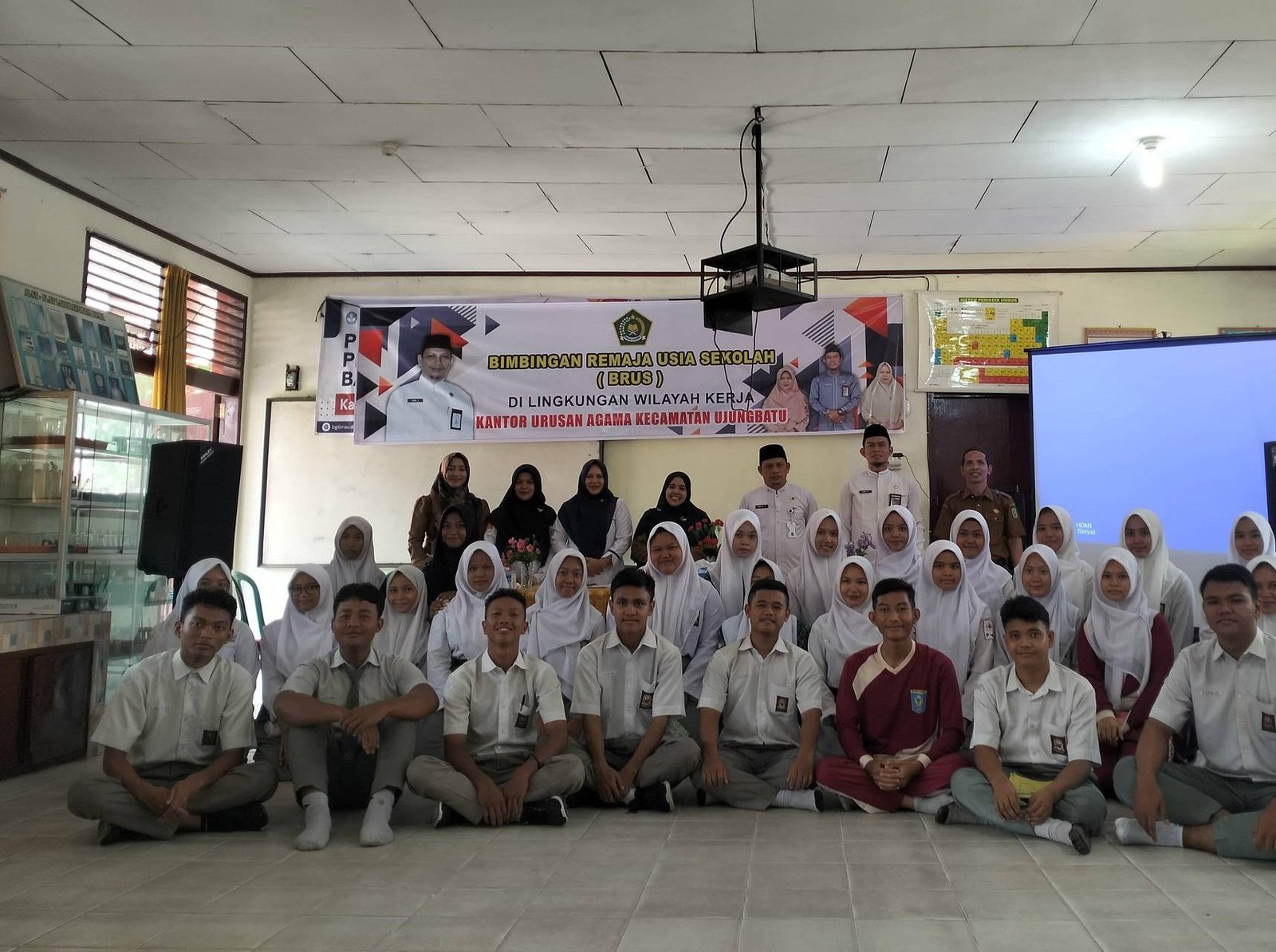 Ka. KUA Ujung Batu Laksanakan Bimbingan Remaja Usia Sekolah di SMAN 1 Ujung Batu
