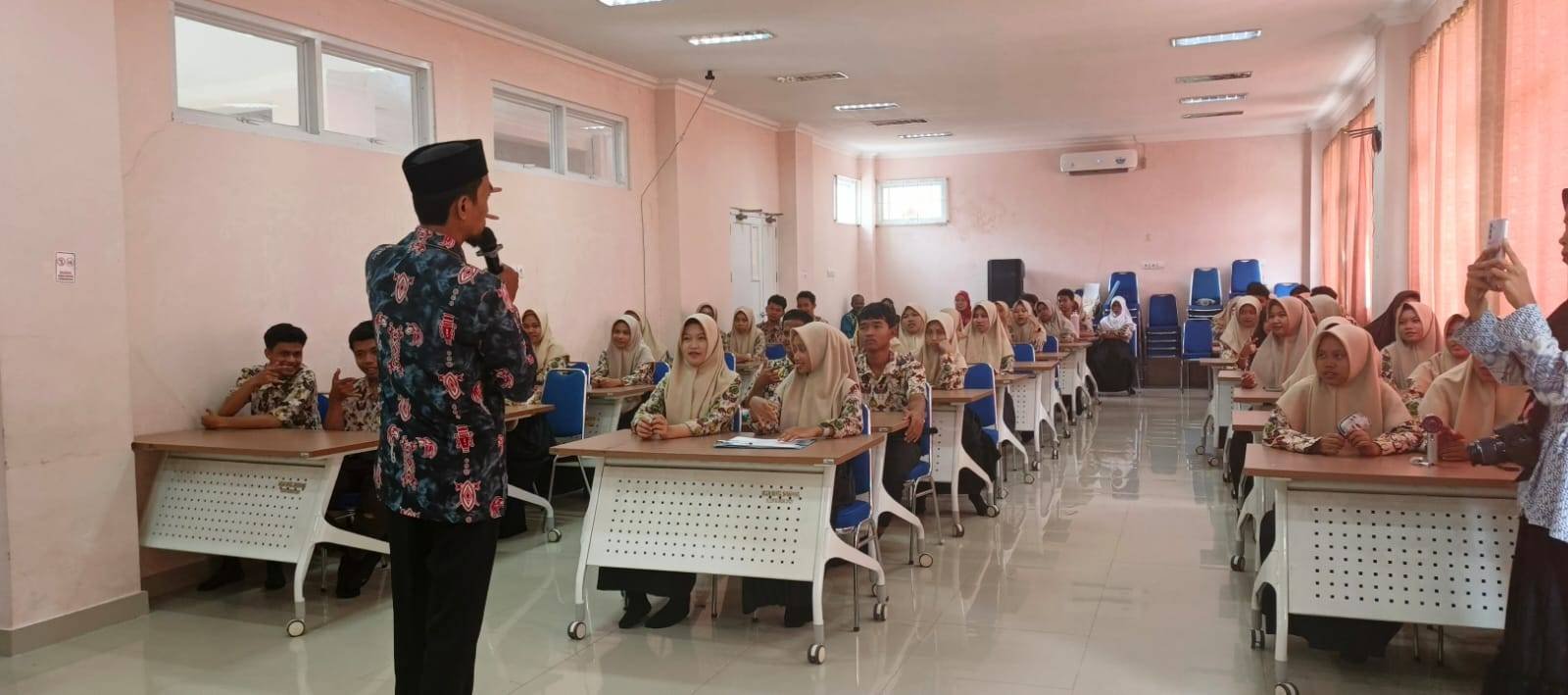 Bimas Islam Kemenag Kota Sorong, Road Show BRUS Perdana di MAN Model 