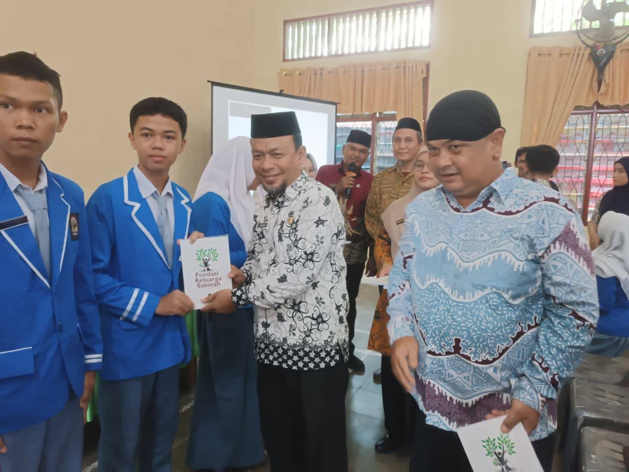 KUA Kisaran Timur Cegah Pernikahan di Bawah Umur Melalui Program BRUS di SMA Negeri 1 Kisaran.