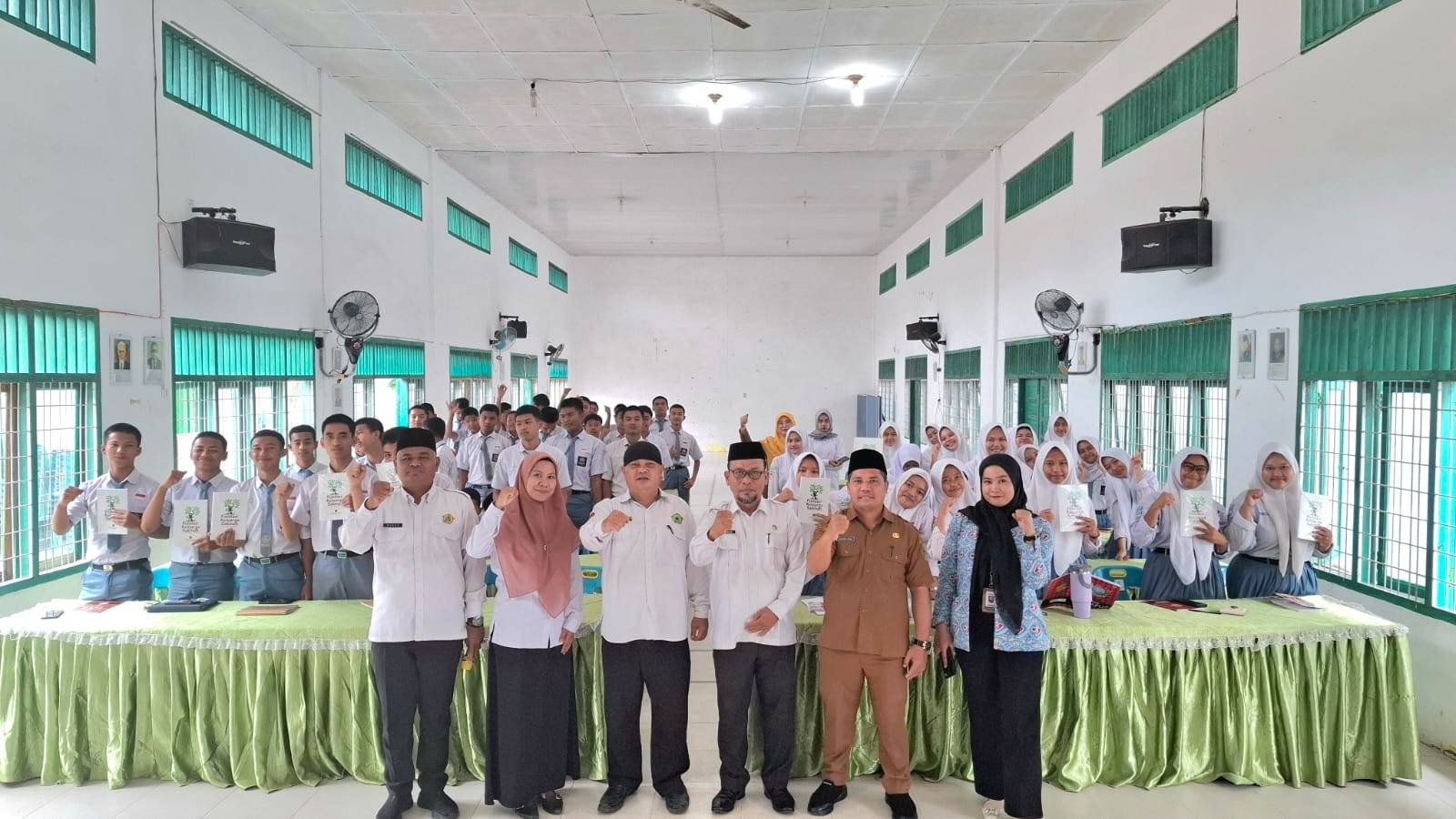 KUA Kecamatan Kisaran Timur dan BKKBN  Melakukan Bimbingan Remaja Usia Sekolah (BRUS)